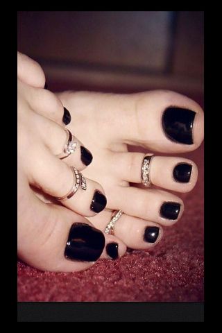 Porsche reccomend teen perfect feet black nails gives
