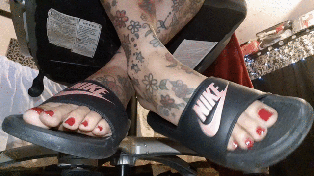 Pebble reccomend amazing shoeplay with toes