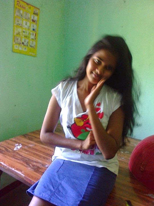 Srilanka school girl self pics