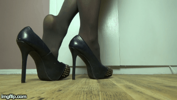 Extreme candid shoeplay heels