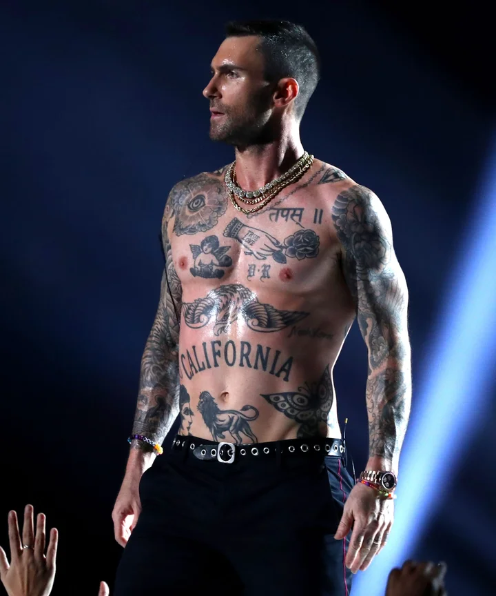 Super bowl halftime adam levine travis