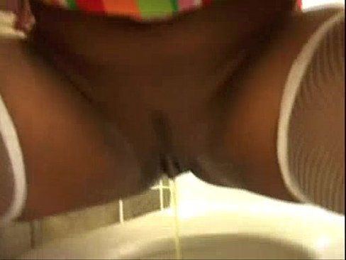 Ebony peeing in public Naked Images